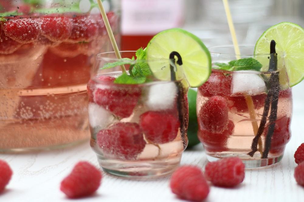 Rezeptbild: Himbeer-Roséwein-Bowle