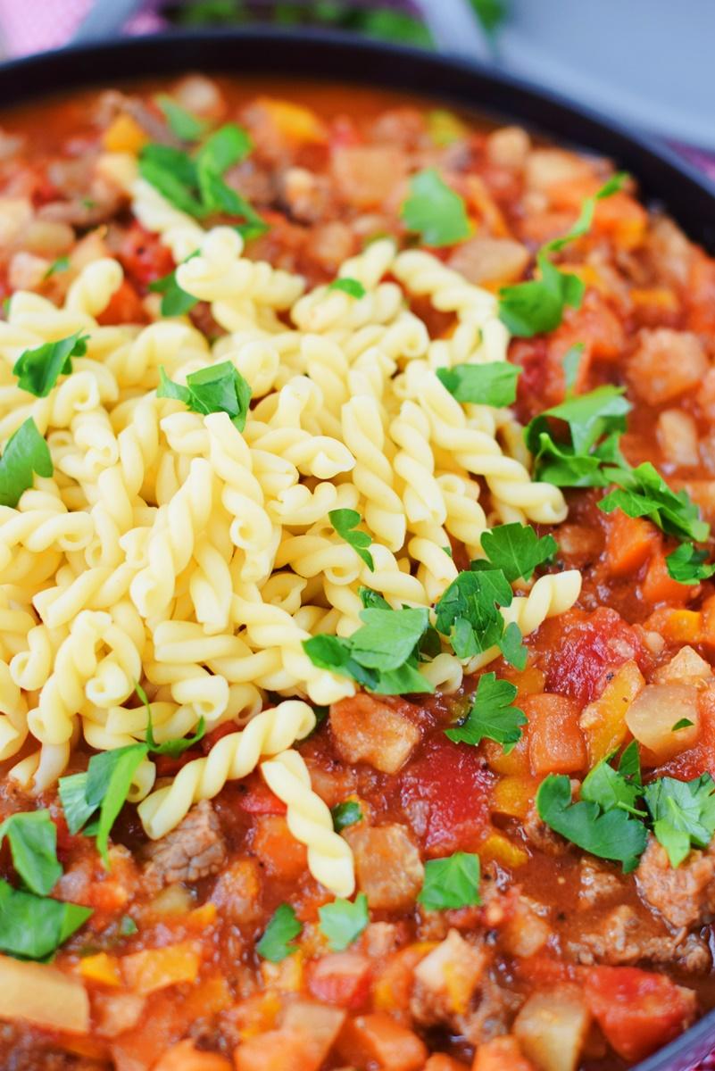Rezeptbild: Lagman - Rinderschmortopf mit Paprika