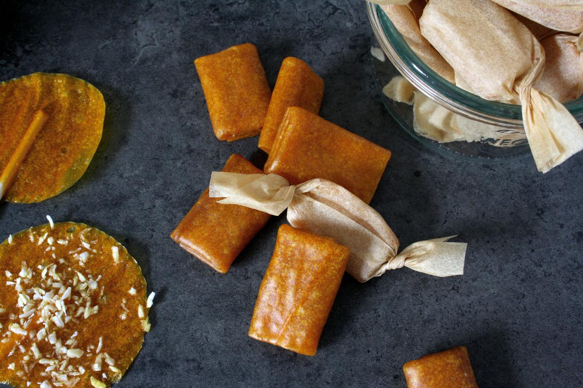 Rezeptbild: Mango-Kaubonbons & Mango-Lollies ohne Zucker