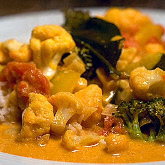 Rezeptbild: Asiatisches Gemüsecurry mit Blumenkohl und Brokkoli