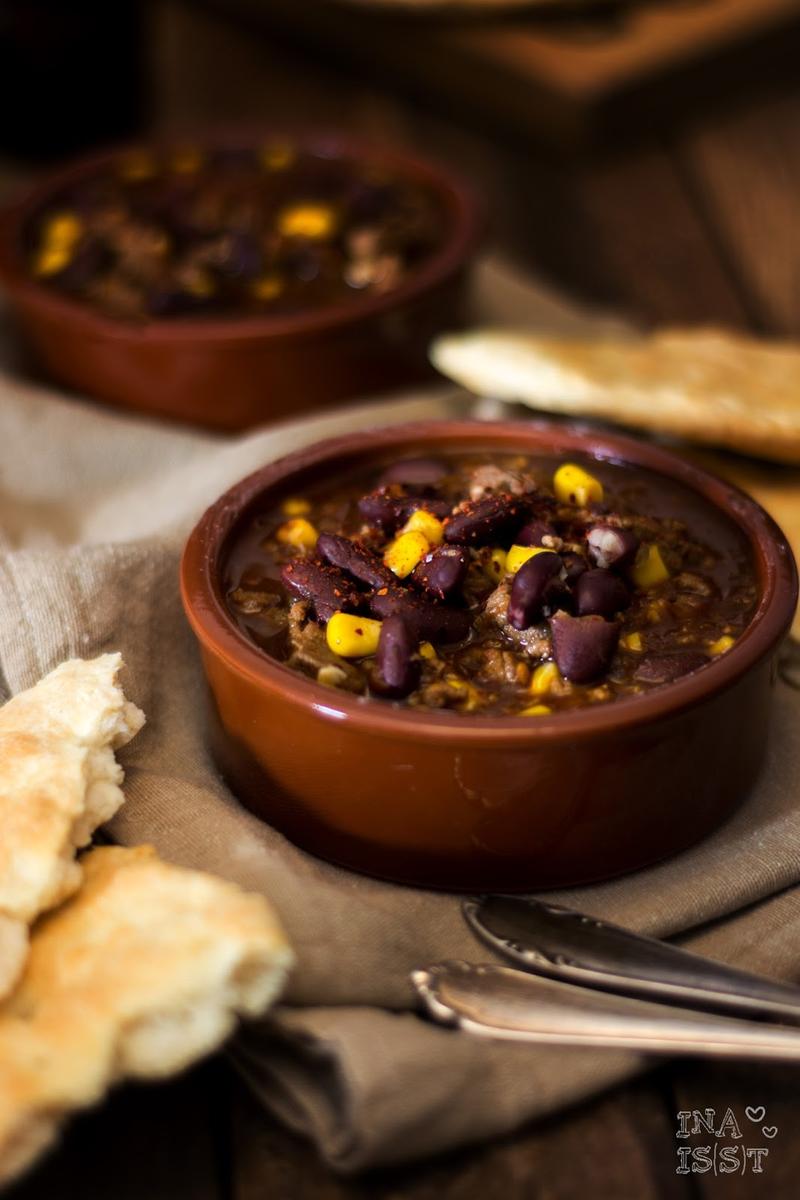 Rezeptbild: Mein liebstes Chili con Carne mit Kaffee, dunklem Bier und einem schnellen Fladenbrot