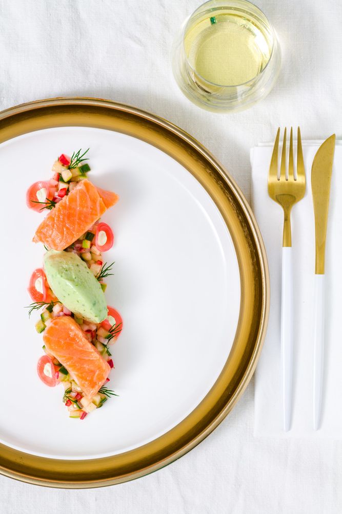 Rezeptbild: Lachs Sous-Vide | Apfel-Gurken-Radieschen-Salat | Wasabi-Gurken-Eis