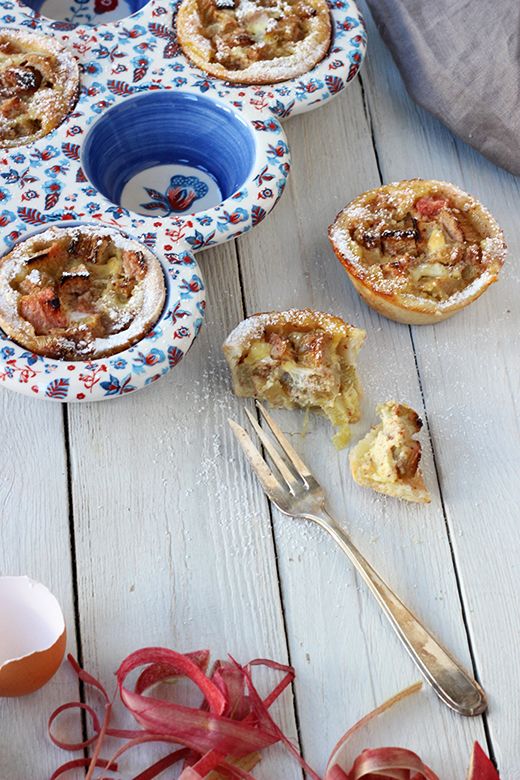 Rezeptbild: Rhabarbertarte mit Saurer Sahne