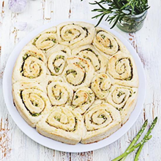 Rezeptbild: Sommerliches Knoblauchbrot mit Thai-Spargel und Ackerknoblauch