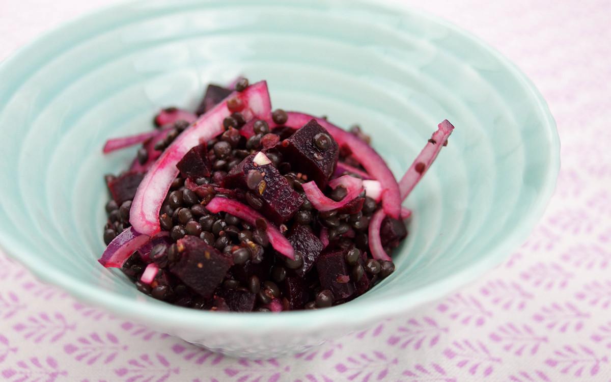 Rezeptbild: Beluga Linsen und Rote Bete mit einem Dressing aus Orange und Kräuter der Provence