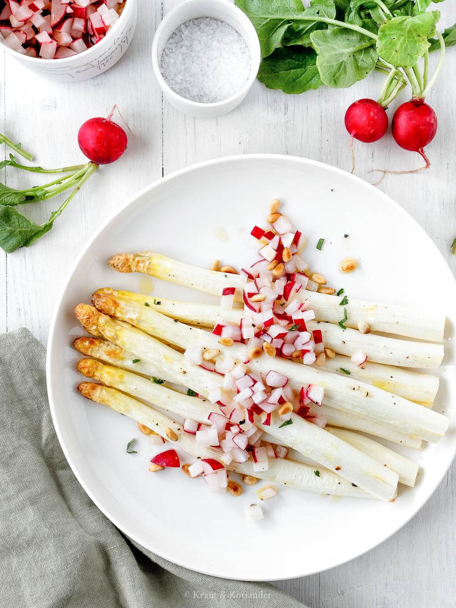 Rezeptbild: Ofenspargel mit Radieschen-Vinaigrette