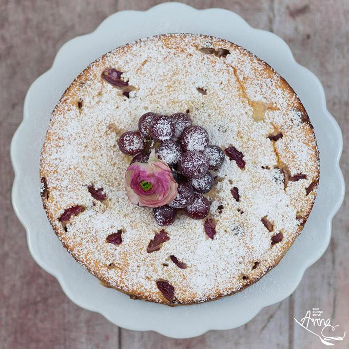 Rezeptbild: Weintrauben-Couscous-Kuchen
