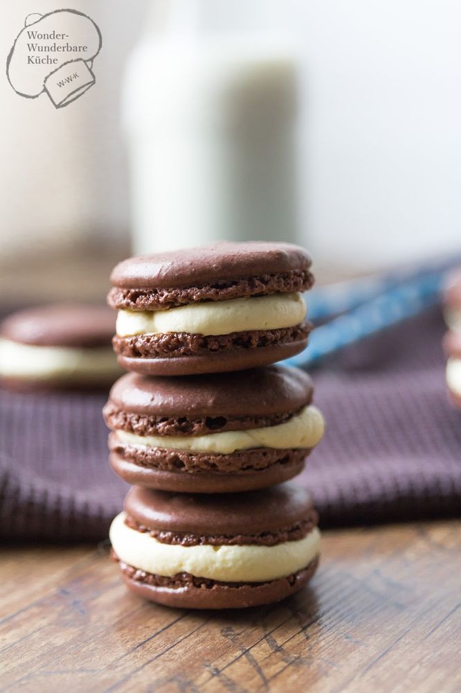 Rezeptbild: Schokoladenmacarons mit Vanillesahnefüllung
