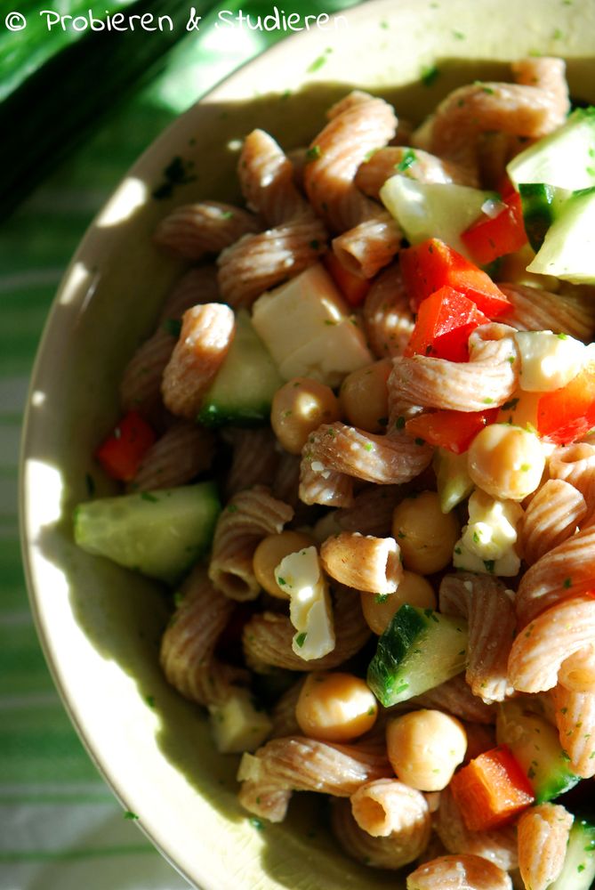 Rezeptbild: Nudelsalat mit Kichererbsen, Gurke & Paprika