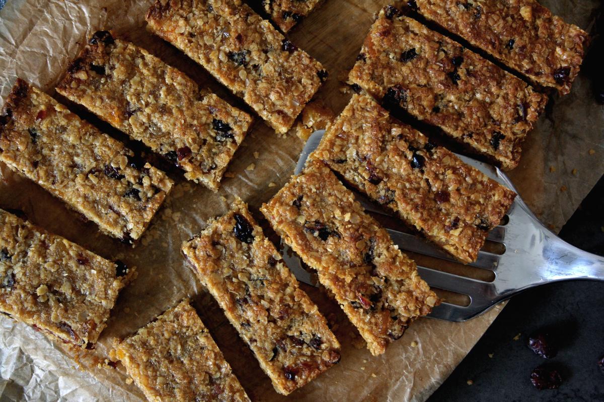 Rezeptbild: Kernige Müsliriegel – vegan & ohne Haushaltszucker