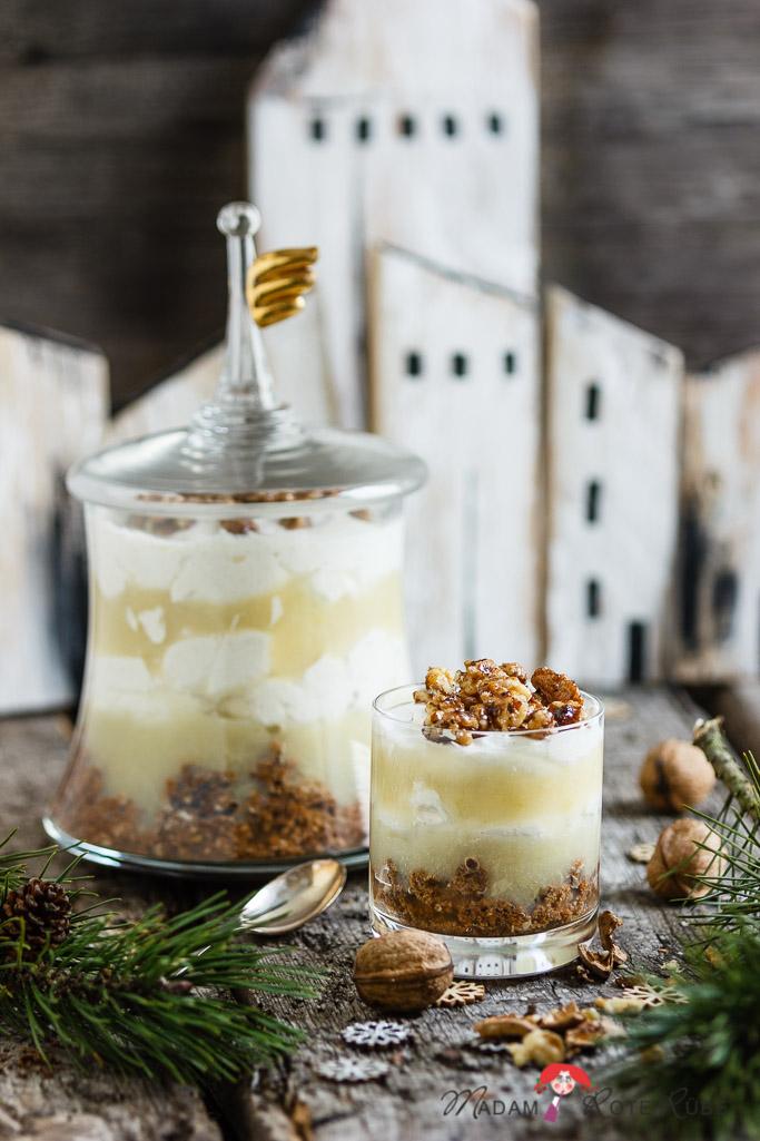 Rezeptbild: Gewürzkuchen-Dessert mit Zimtcreme, Apfelmus und Walnussgeknusper