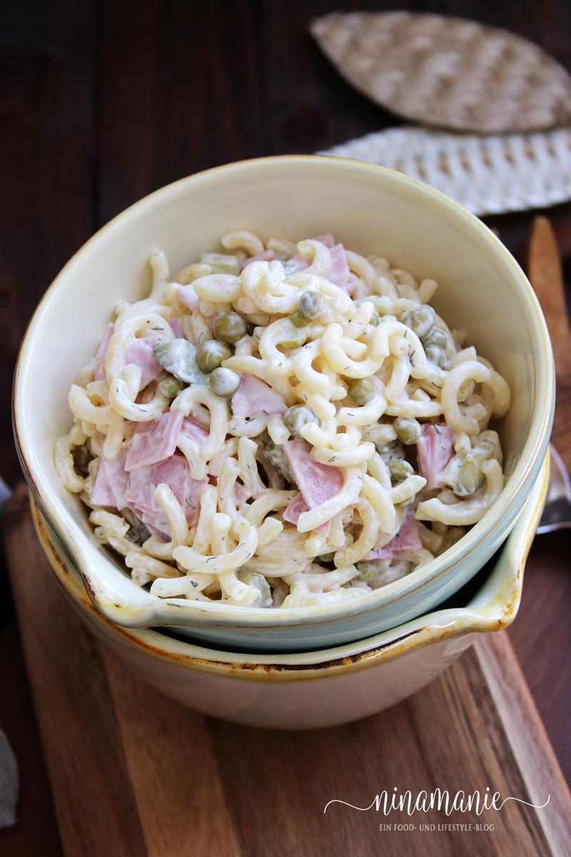 Rezeptbild: Klassischer Nudelsalat mit Schinken, Erbsen und Gürkchen