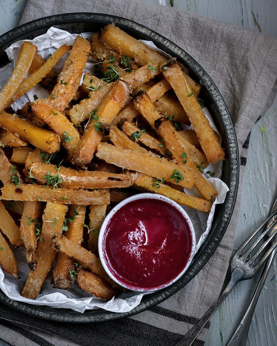 Rezeptbild: Steckrüben-Pommes mit Rote-Bete-Ketchup