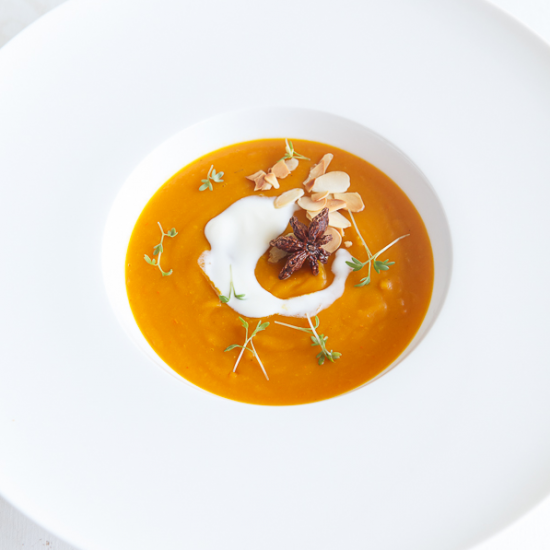 Rezeptbild: Kürbiscrèmesuppe mit Apfel
