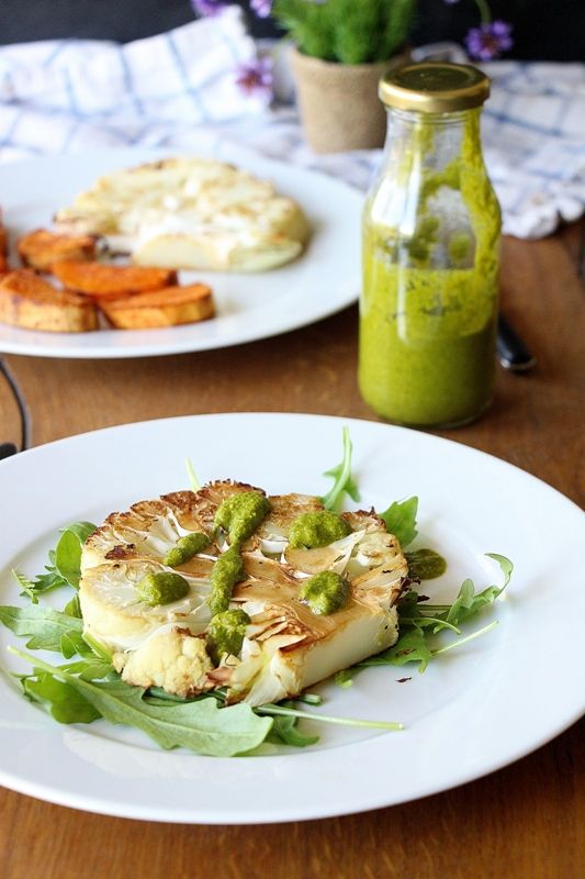 Rezeptbild: Blumenkohl - Steaks mit  Rucola - Pesto