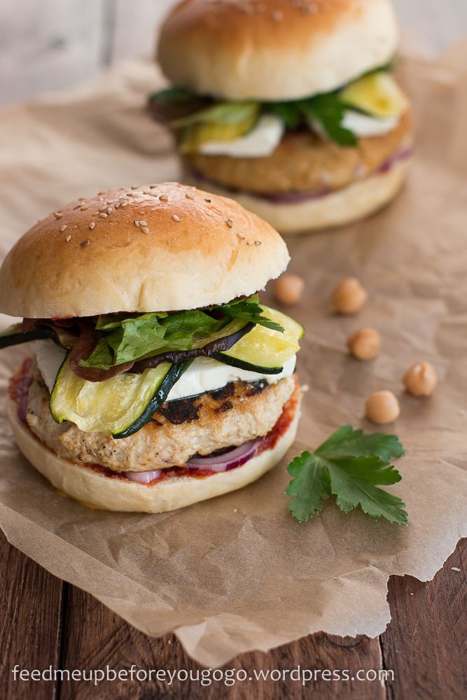 Rezeptbild: North African-style Burger mit Couscous- oder Hühnchenpatty