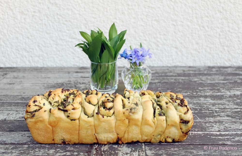 Rezeptbild: Pull Apart Brot oder auch Faltenbrot mit Bärlauch