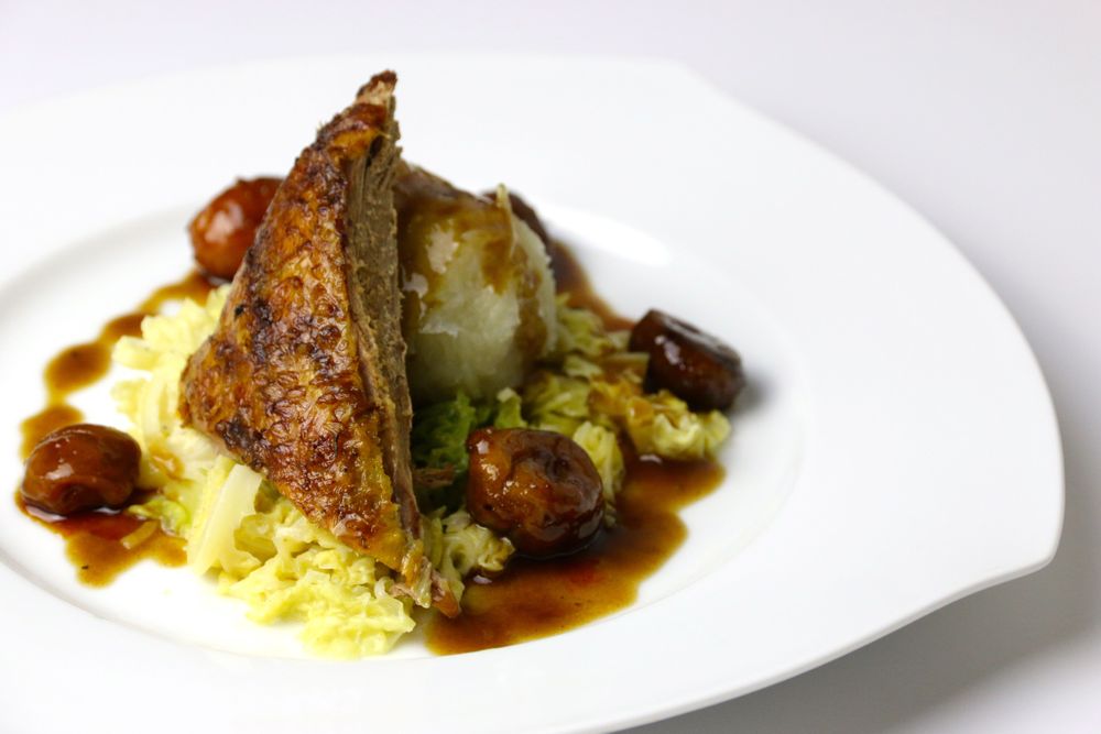 Rezeptbild: Ente mit Rahmwirsing, Maronen und Thymiansauce