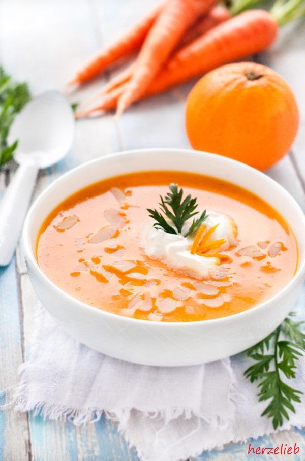 Rezeptbild: Karotten-Orangensuppe mit Ingwer und Honig