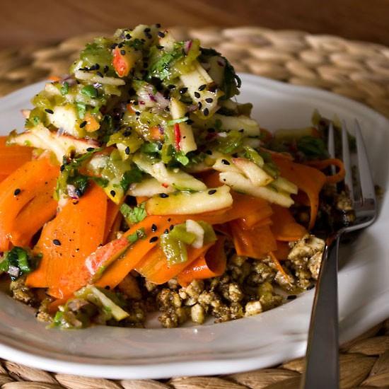 Rezeptbild: Indisch angehauchter Möhrensalat mit Tofu