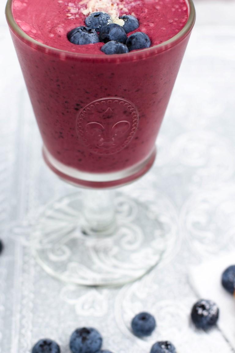 Rezeptbild: BLAUBEERSHAKE MIT KOKOSMILCH