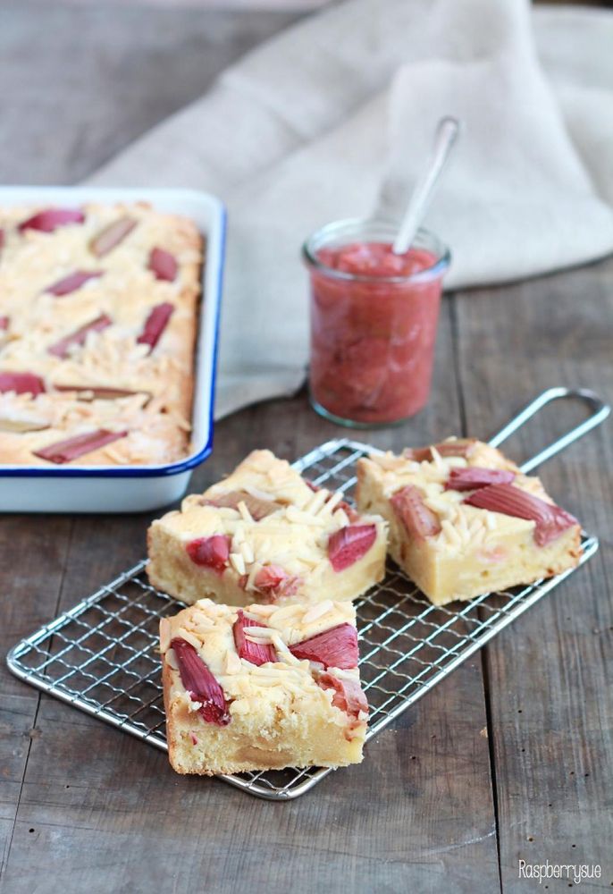 Rezeptbild: Rhabarber-Marzipan-Kuchen