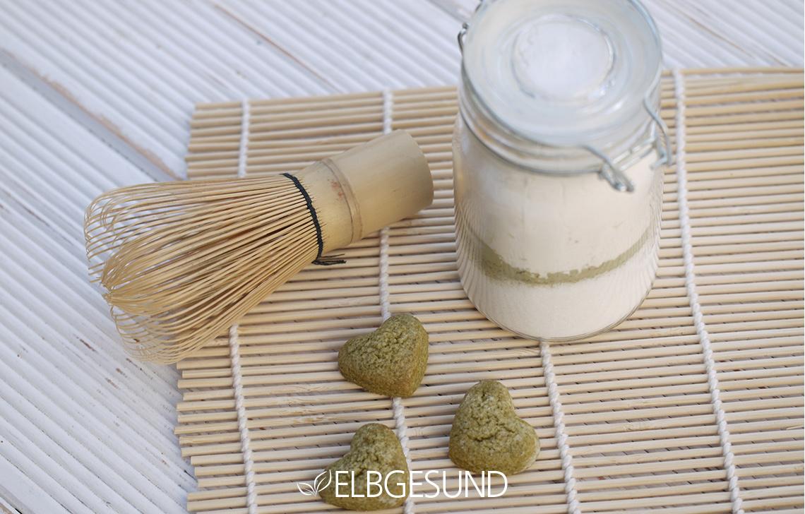 Rezeptbild: Matcha-Cookies und eine Backmischung
