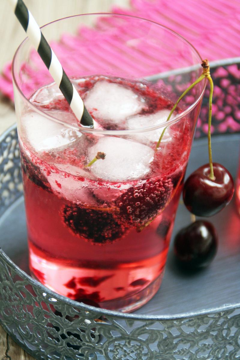 Rezeptbild: Sommer-Gin-Tonic mit Kirsche