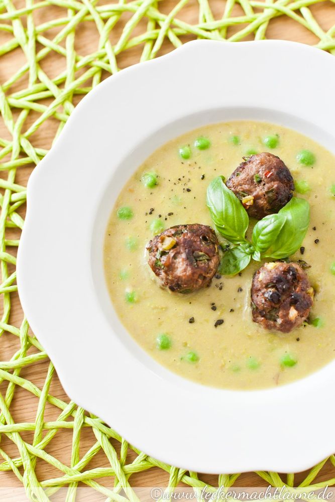Rezeptbild: Erbsen-Kokos-Suppe mit Fleischbällchen