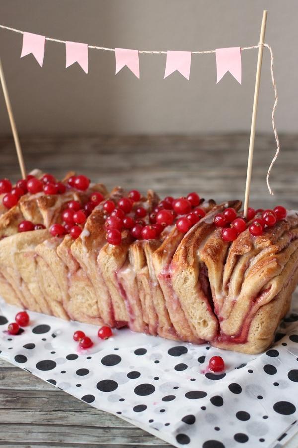 Rezeptbild: Johannisbeer Pull Apart Cake