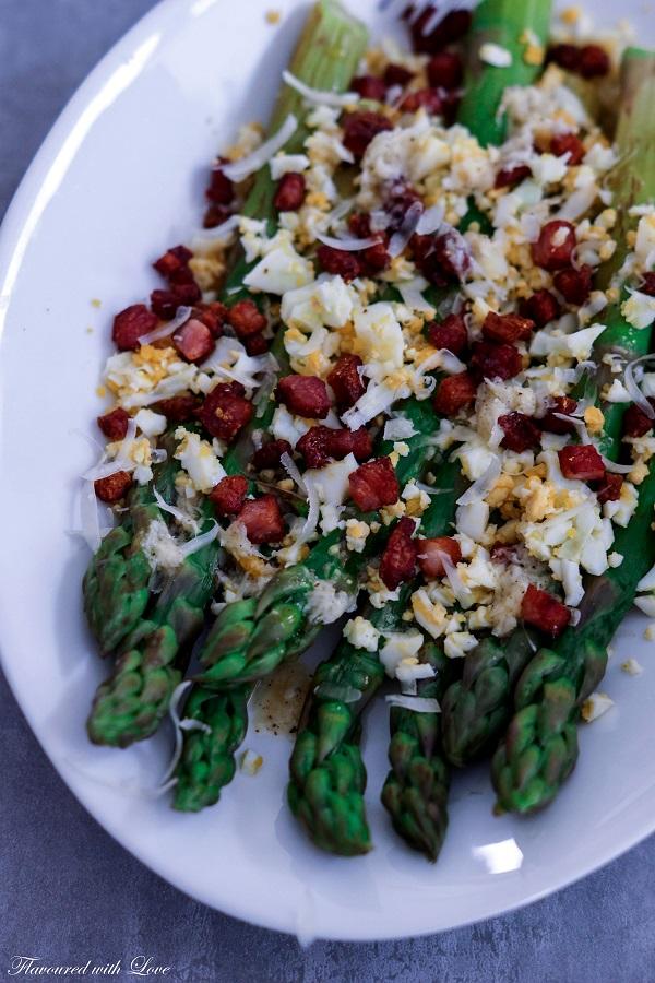 Rezeptbild: Spargel mit Pancetta und Ei