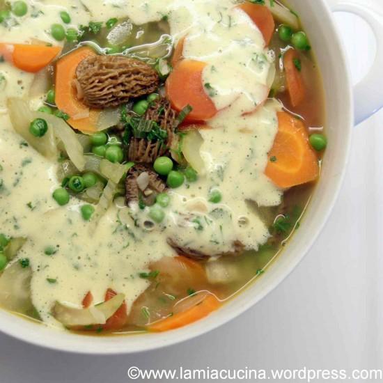 Rezeptbild: Frühlingsgemüsetöpfchen mit Kerbelschaum