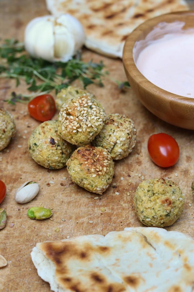 Rezeptbild: Pistazienfalafel mit Harissa-Dip