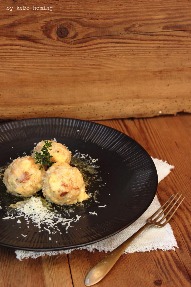 Rezeptbild: Kasknödl bzw. Käseknödel