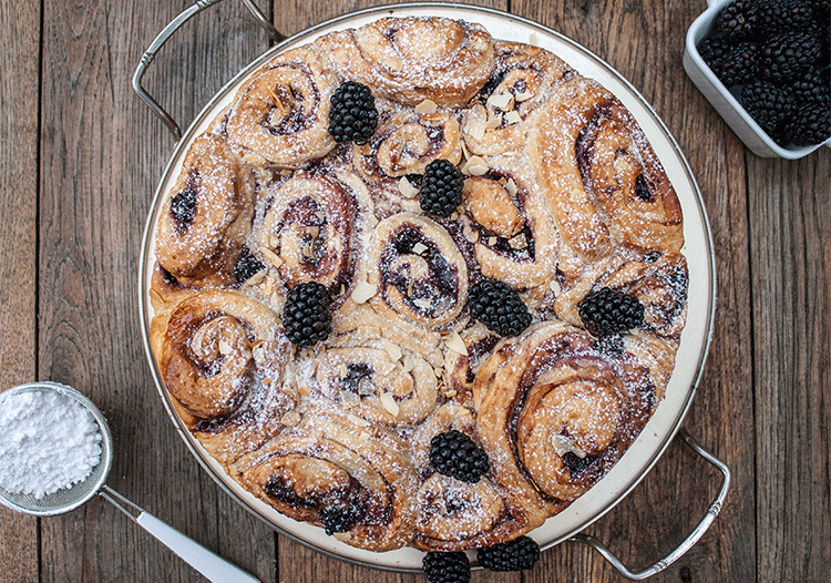 Rezeptbild: Schneckenkuchen mit Brombeeren