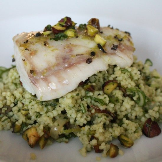 Rezeptbild: Kardamom konfierter Zander mit Grüntee und Pistazien Couscous