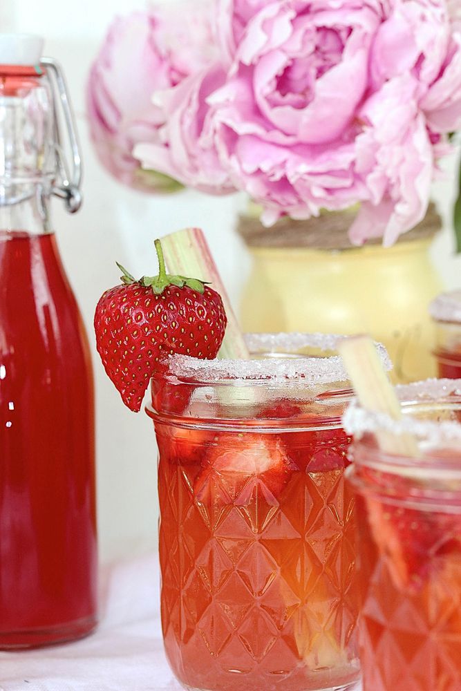 Rezeptbild: Erdbeer-Rhabarber-Sirup