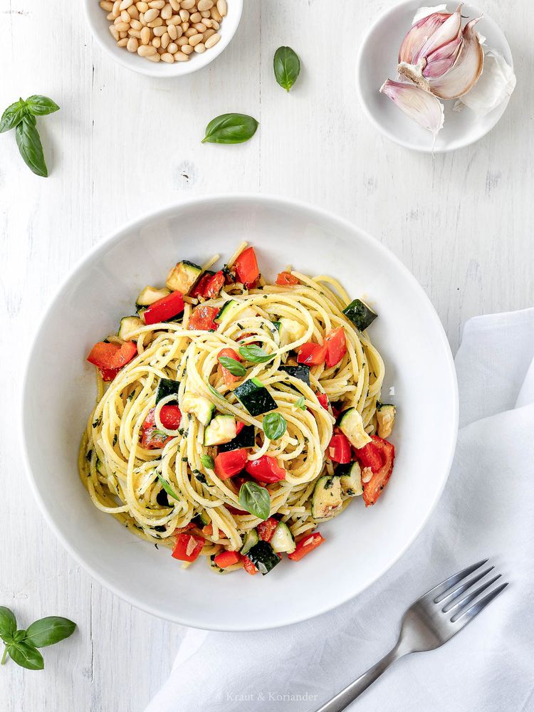 Rezeptbild: Sommerpasta mit Gemüse und Pesto