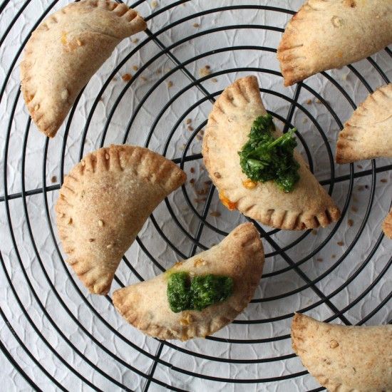 Rezeptbild: Süsskartoffel-Empanadas mit Koriander-Chimichurri