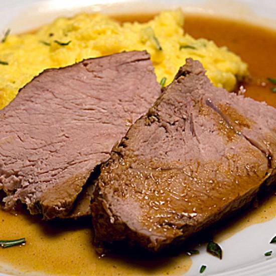 Rezeptbild: Geschmorte Kalbshüfte mit Rosmarinpolenta