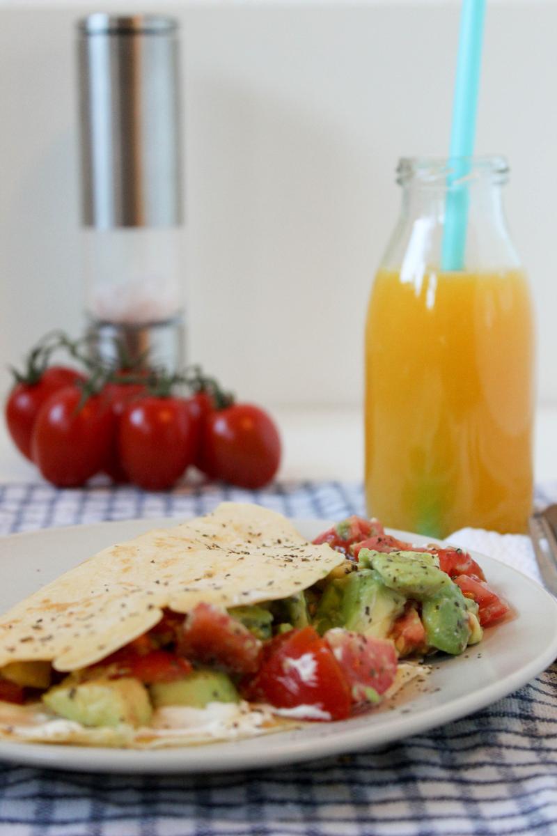 Rezeptbild: Pfannkuchen mit Avocado-Tomaten-Salsa