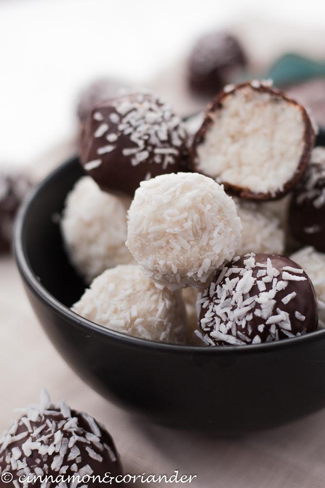 Rezeptbild: Vegane Kokos Pralinen à la Bounty & Raffaello
