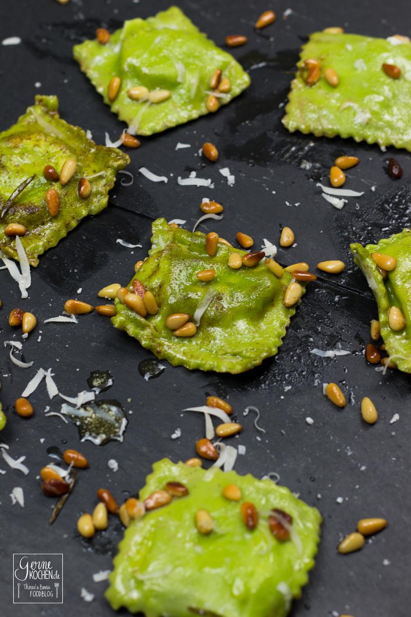Rezeptbild: Ravioli verdi con burrata - Grüne Ravioli mit Trüffelburrata