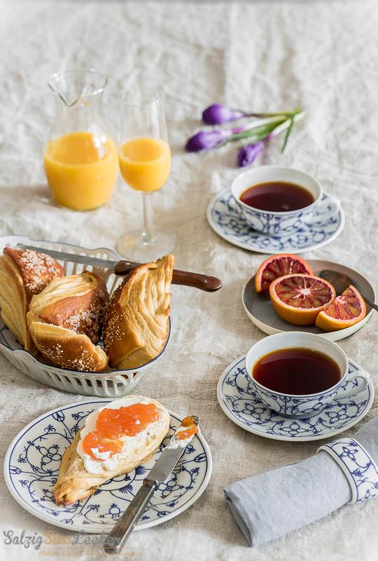 Rezeptbild: Laugenecken mit Blutorangen-Vanille-Marmelade