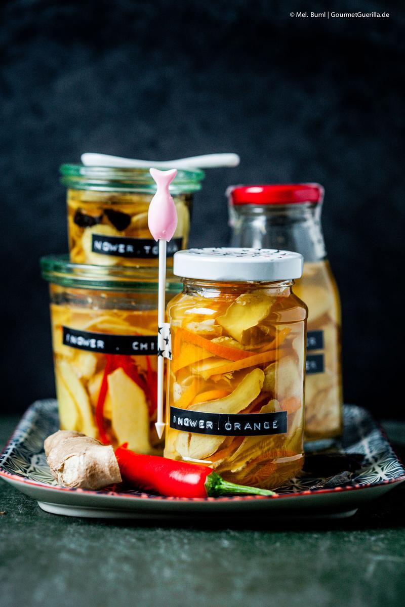 Rezeptbild: {PICKLES} SCHNELLER SELBST EINGELEGTER INGWER PUR, MIT CHILI, ORANGE ODER TONKABOHNE