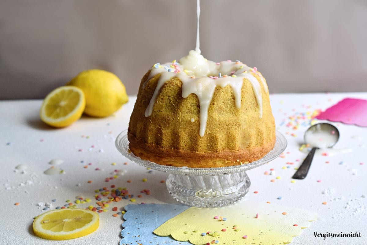 Rezeptbild: Zitronengugelhupf mit Konfetti