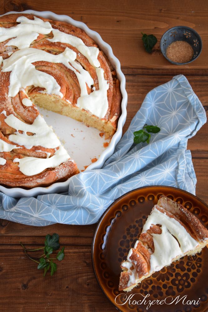 Rezeptbild: Apfel Hefeschnecke mit Zuckerkruste und Mascarponeguss