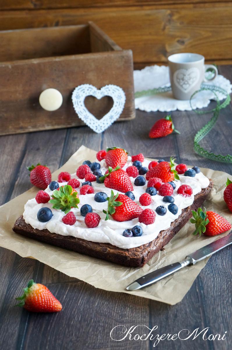 Rezeptbild: Berry milk chocolate brownie