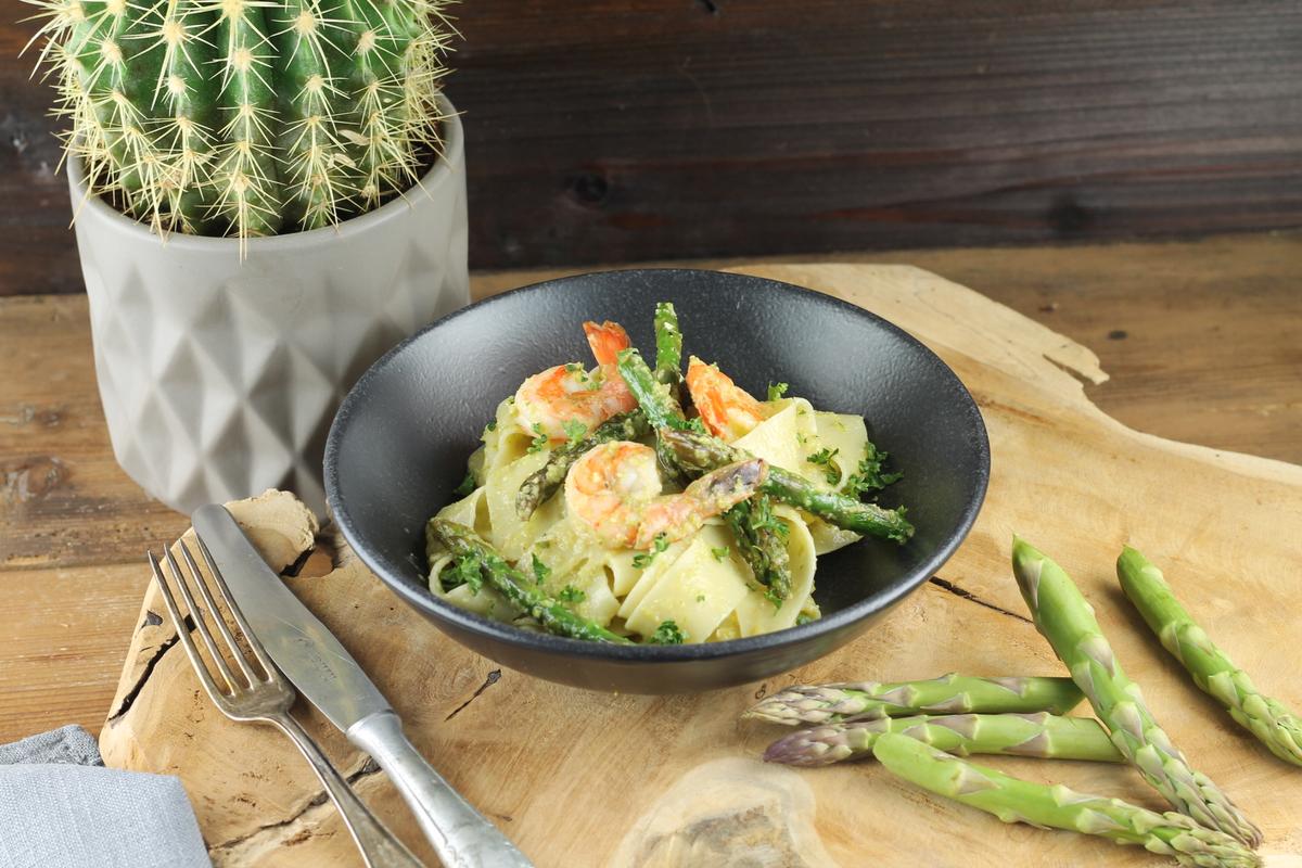 Rezeptbild: Pappardelle mit Pesto vom grünen Spargel und Garnelen