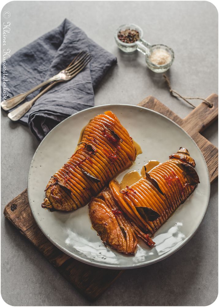 Rezeptbild: Karamellisierter Hasselback-Butternutkürbis